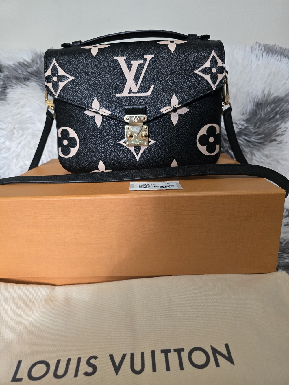 Louis Vuitton Black & WhiteCream Monogram Pochette Metis Shoulder Bag -pre Owned - Picture 10 of 13